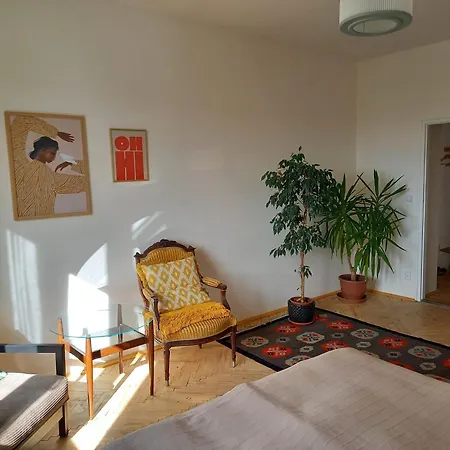 Stylovy A Slunny Byt S Umeleckym Nadechem V Blizkosti Centra Prague Exterior photo