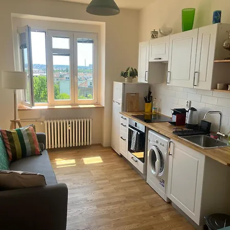 Stylovy A Slunny Byt S Umeleckym Nadechem V Blizkosti Centra Prague Exterior photo
